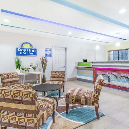 Days Inn & Suites By Wyndham Madisonville Buitenkant foto