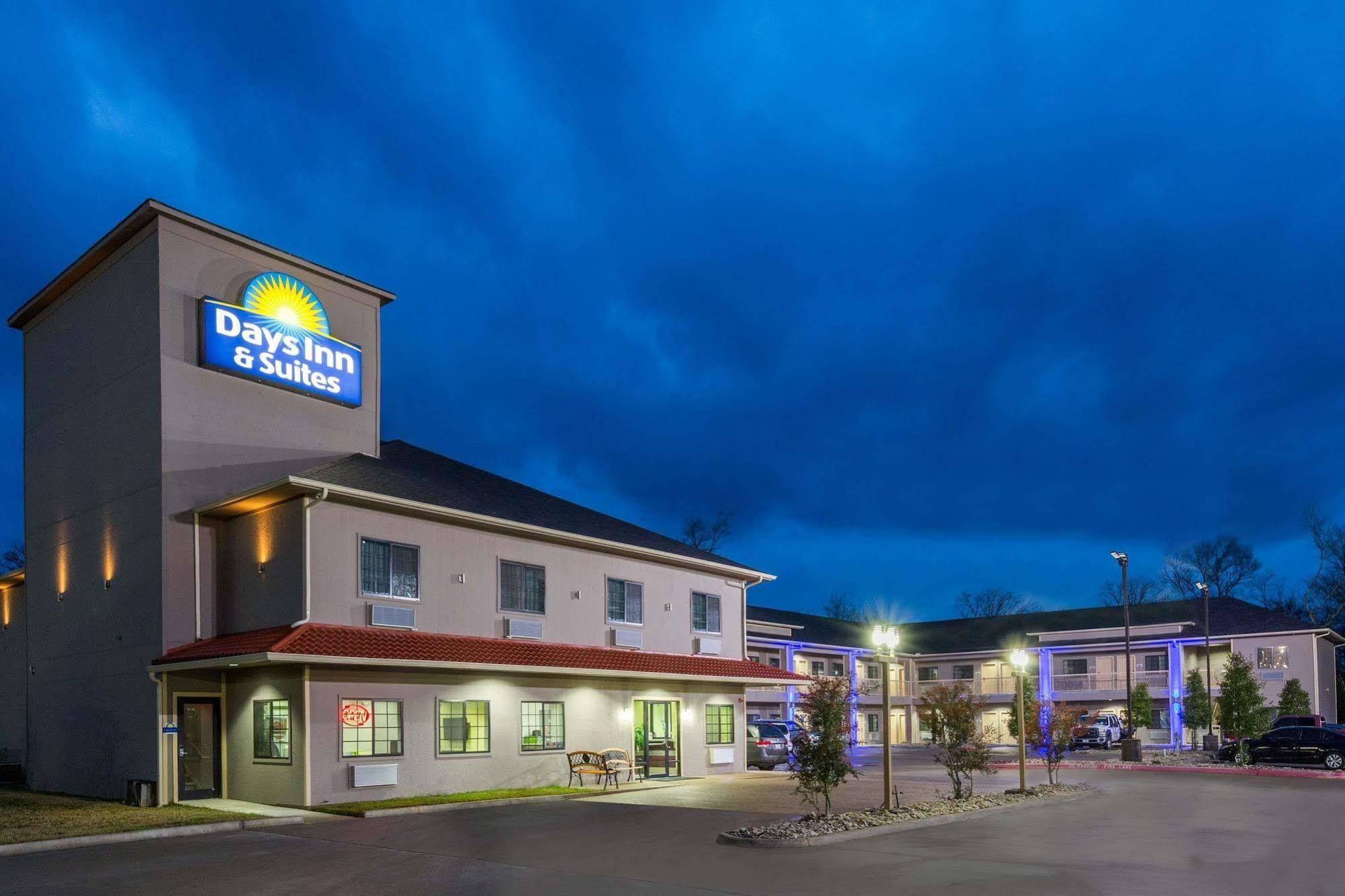 Days Inn & Suites By Wyndham Madisonville Buitenkant foto