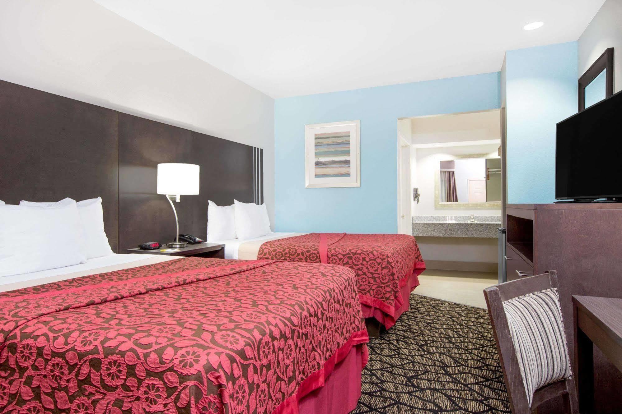 Days Inn & Suites By Wyndham Madisonville Buitenkant foto